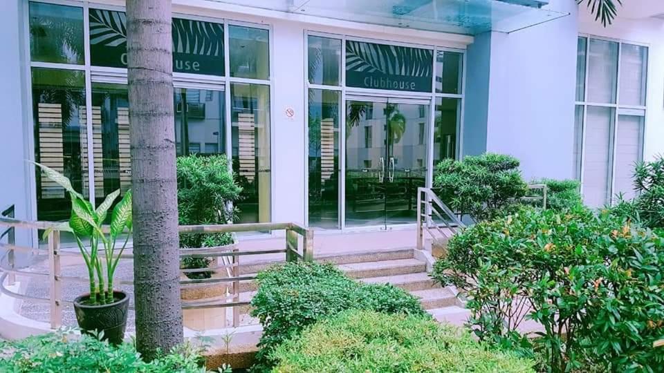 One Palm Tree Villas Condo Across Naia Terminal 3 Manila Exterior foto