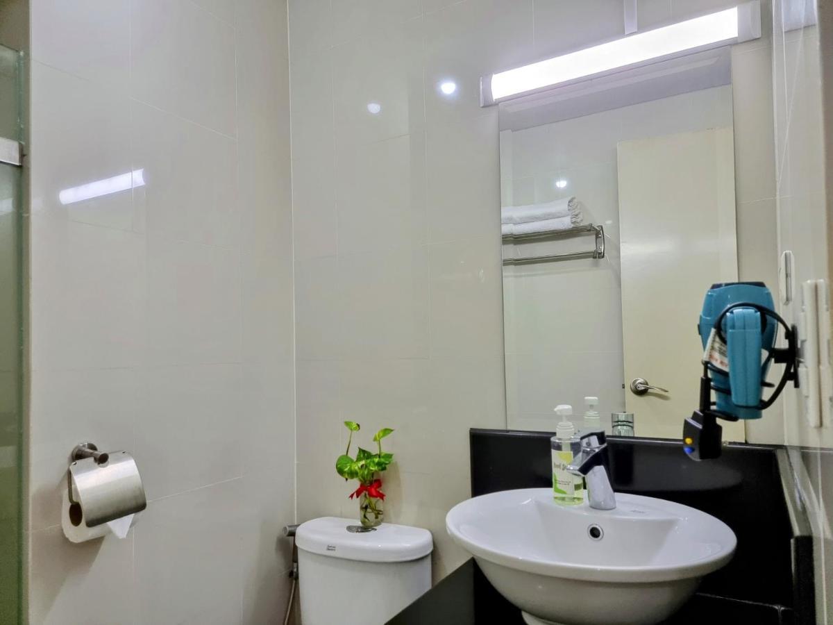 One Palm Tree Villas Condo Across Naia Terminal 3 Manila Exterior foto